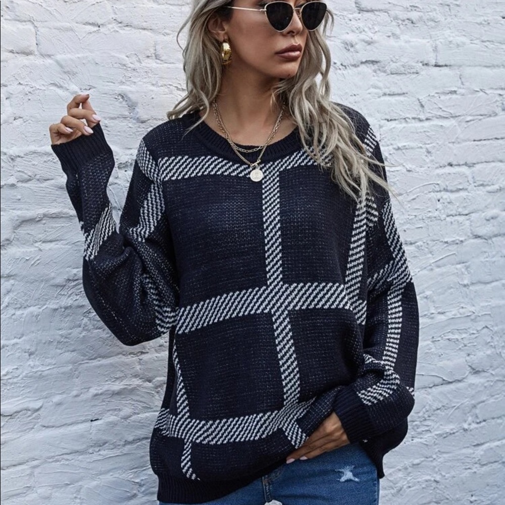 B/W PLAID DROP SHOULDER OVERSIZED SWEATER - Picture 7 of 9